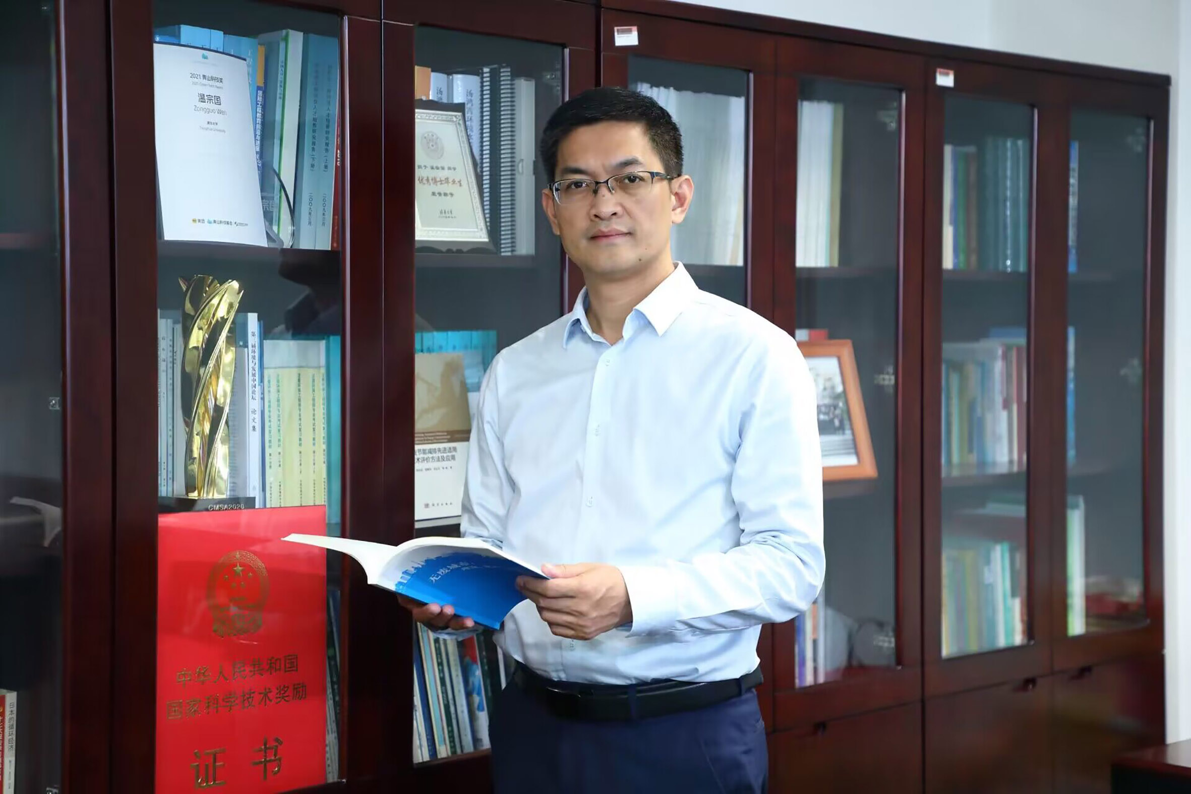 1730424698279959.jpeg 11.1科技人物.jpg